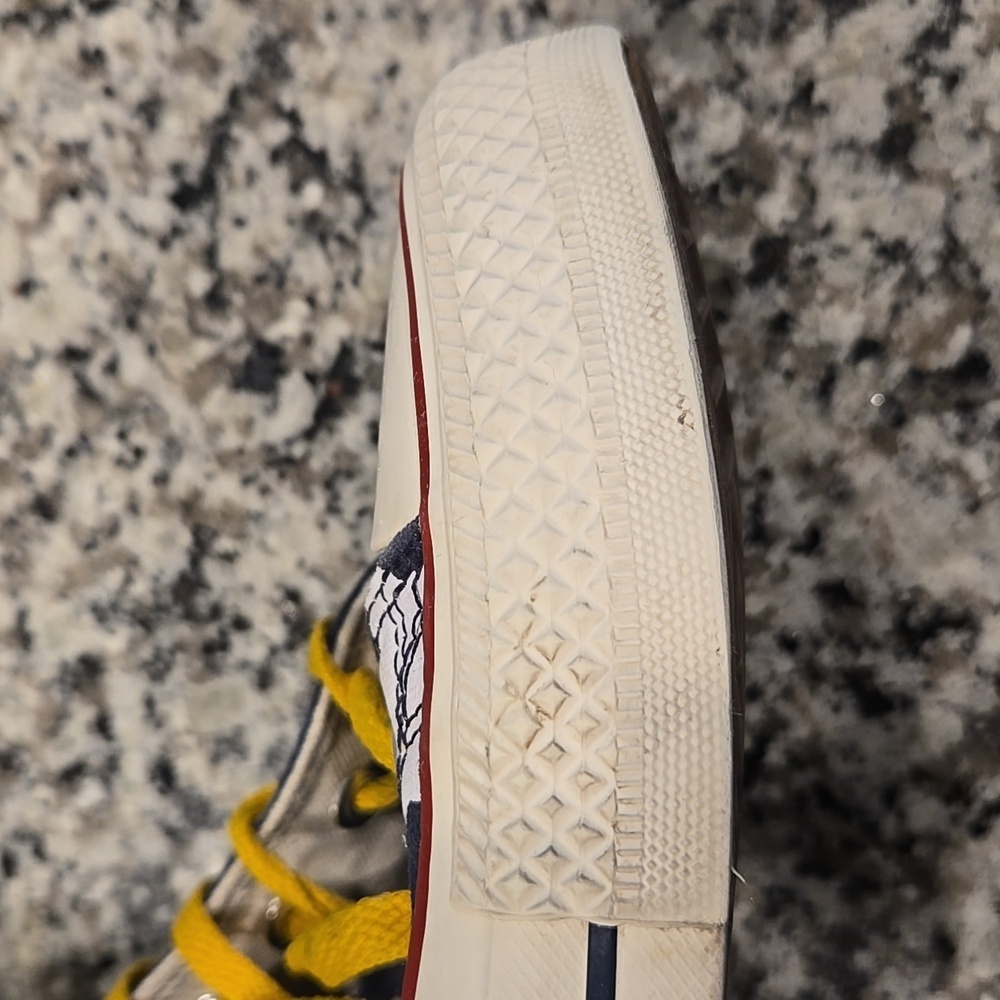 LIMITED EDITION CORALINE Converse Navy and Yellow Star Sneakers - Picture 13 of 16